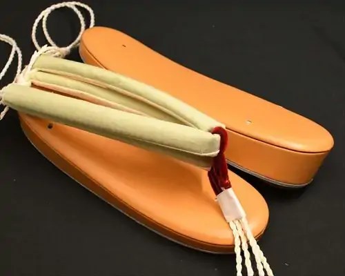艶消し一枚芯合皮草履に結城紬花緒
