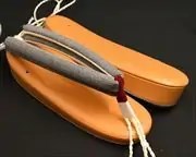 艶消し草履・茶に亀田縞縮花緒