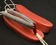 艶消し草履・赤に縞柄結城紬花緒