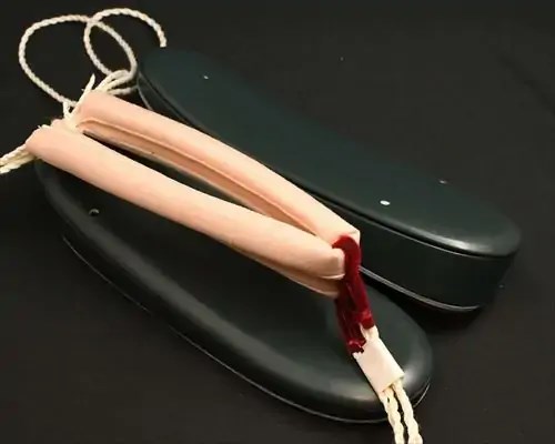 艶消し一枚芯合皮草履に結城紬花緒