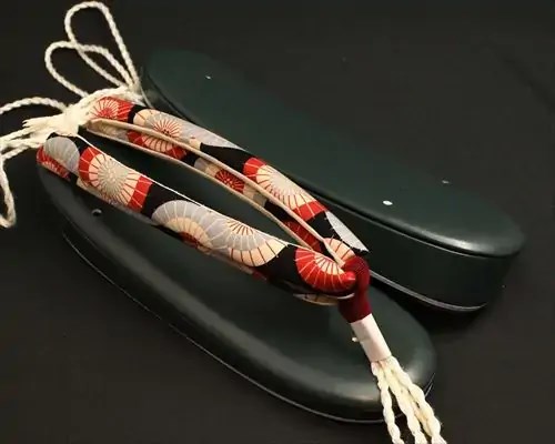 艶消し一枚芯合皮草履に蛇の目傘柄花緒
