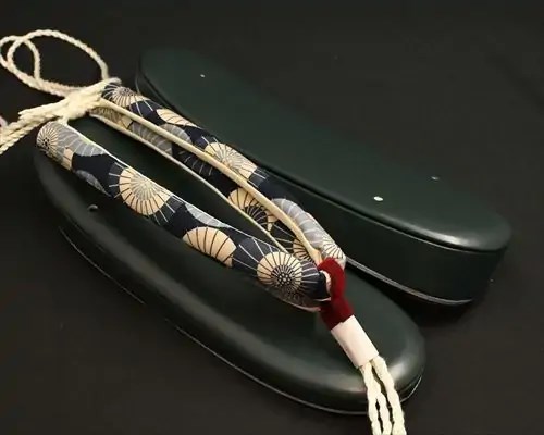 艶消し一枚芯合皮草履に蛇の目傘柄花緒