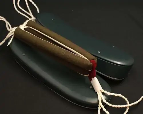 艶消し一枚芯合皮草履に会津木綿花緒・赤ツボ