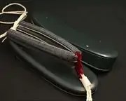 艶消し草履・鉄紺に縞柄結城紬花緒