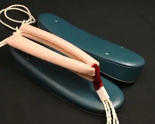 艶消し一枚芯合皮草履に結城紬花緒