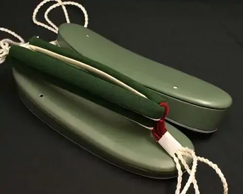 艶消し一枚芯合皮草履に会津木綿花緒・赤ツボ