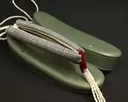 艶消し草履・緑に縞柄結城紬花緒