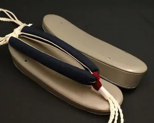 艶消し一枚芯合皮草履に会津木綿花緒・赤ツボ