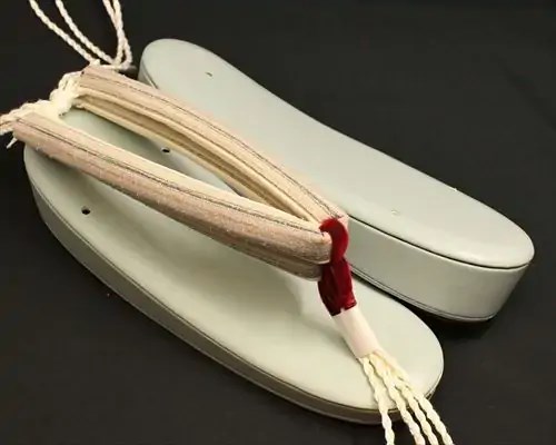 艶消し一枚芯合皮草履に縞柄結城紬花緒