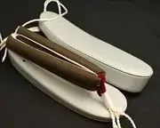 艶消し草履・薄グレーに会津木綿花緒・赤ツボ