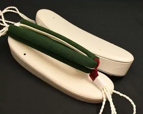 艶消し一枚芯合皮草履に会津木綿花緒・赤ツボ