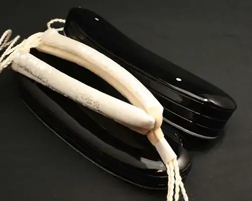 本革３分３枚に花柄ブロケード花緒