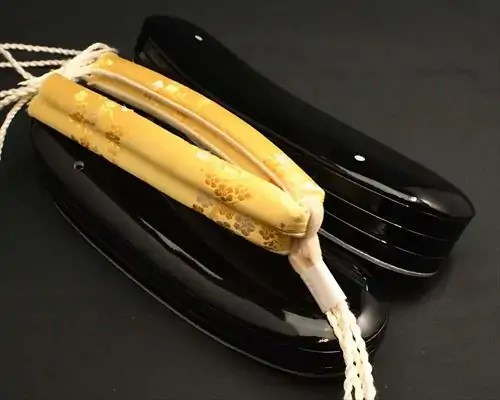 本革３分３枚に花柄ブロケード花緒