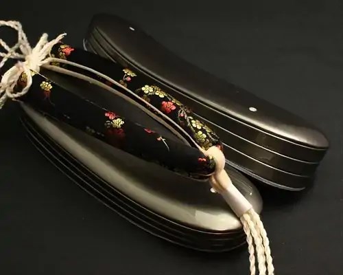 本革３分３枚に花柄ブロケード花緒