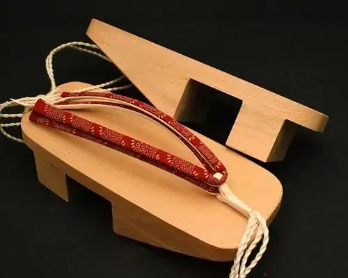 大千両・白木に爪唐草柄印伝花緒