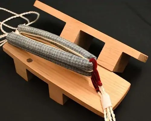 相三味・白木に縞柄結城紬花緒