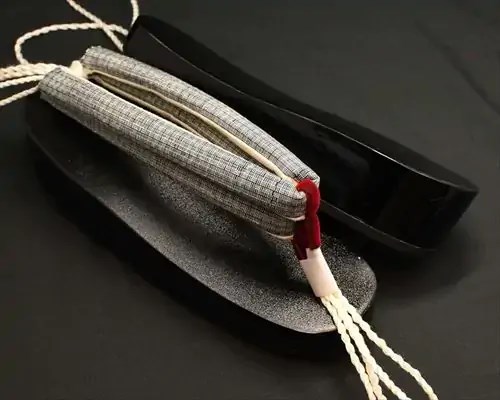 舟形・叩きに縞柄結城紬花緒