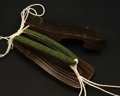 大右近・焼きに遠州綿紬・無地花緒