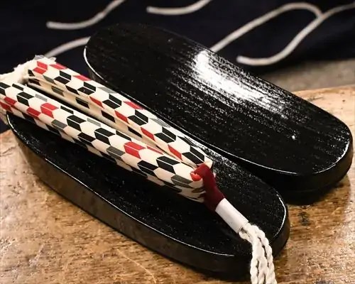 黒捌き舟形に矢絣柄花緒