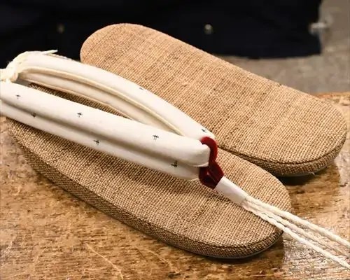 麻織草履に結城紬花緒
