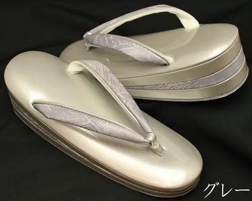 ２の３枚芯幾何学模様型押し天革草履　銀鼠